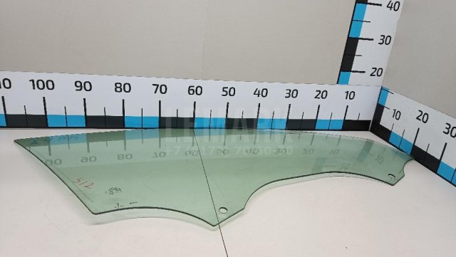 Стекло двери передней правой