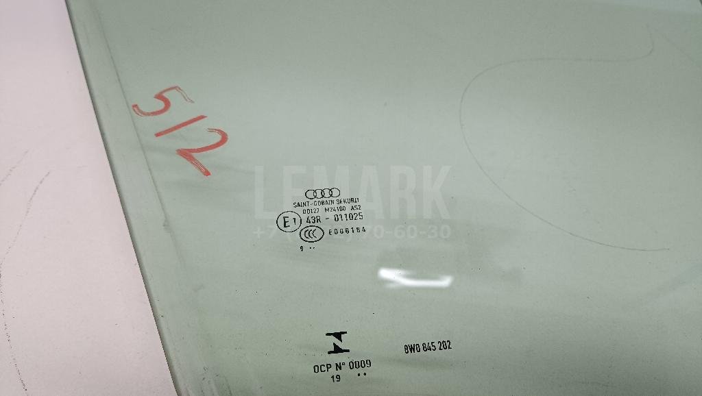 Стекло двери передней правой