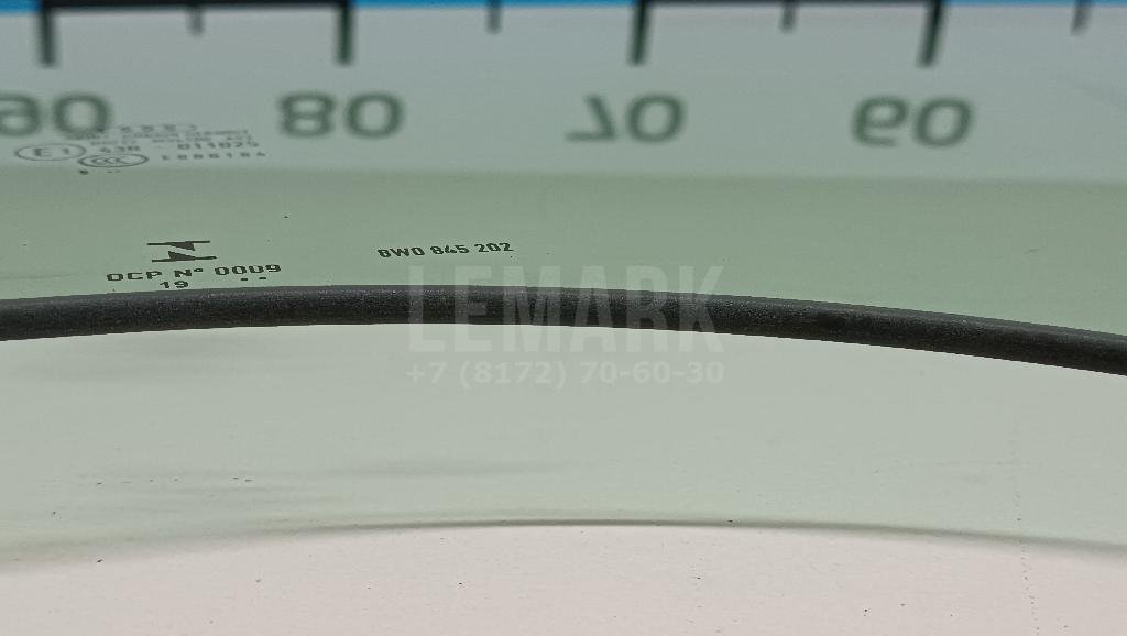 Стекло двери передней правой