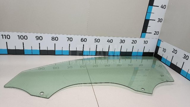 Стекло двери передней левой