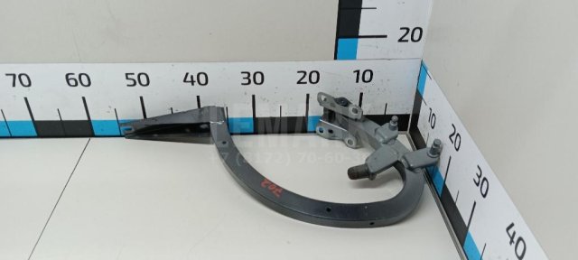 Петля крышки багажника