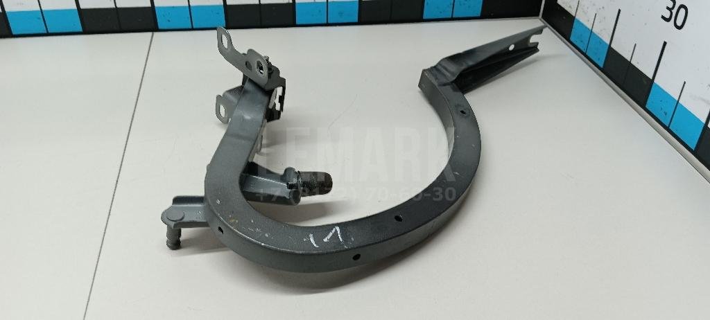 Петля крышки багажника