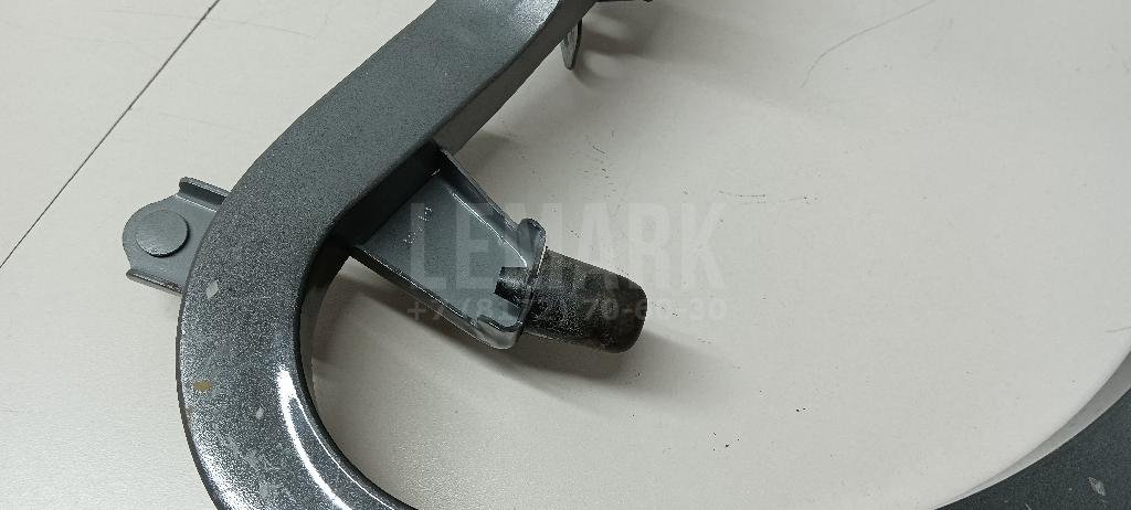 Петля крышки багажника