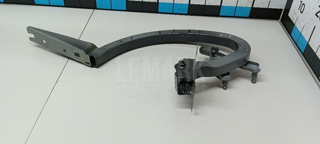 Петля крышки багажника