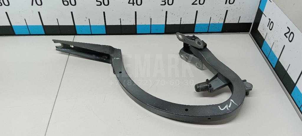 Петля крышки багажника