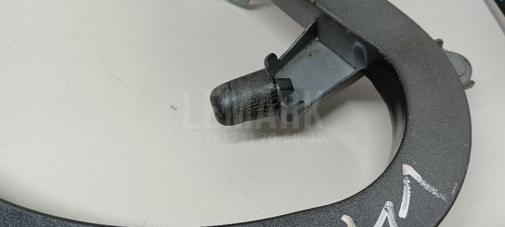 Петля крышки багажника