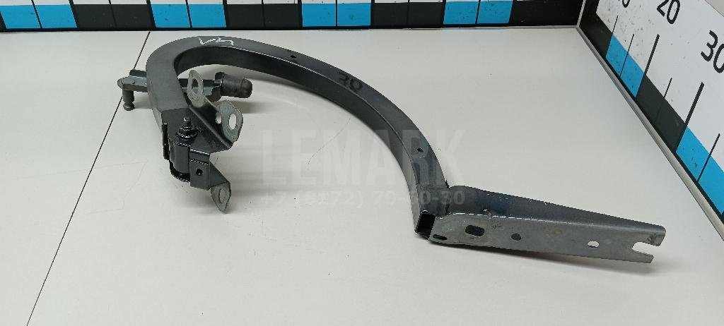 Петля крышки багажника