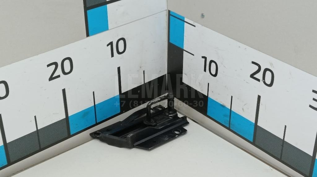 Ответная часть замка капота