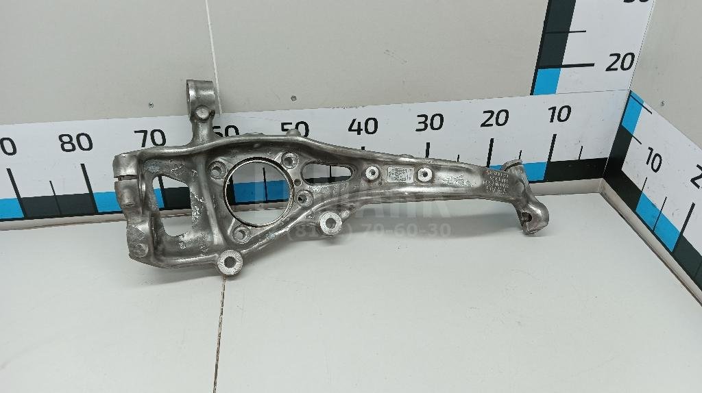 Кулак поворотный передний правый