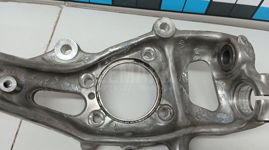 Кулак поворотный передний правый