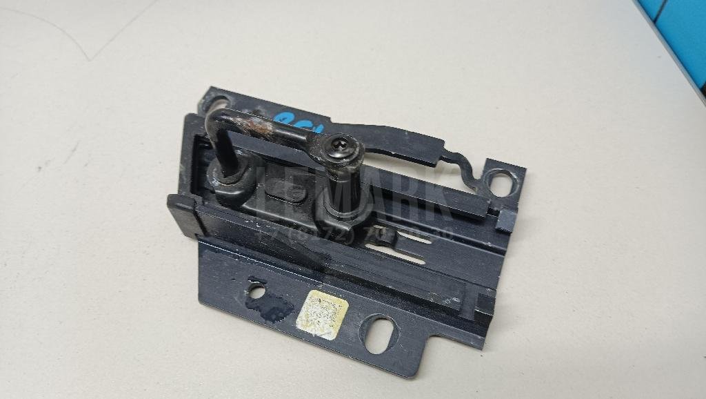 Ответная часть замка капота