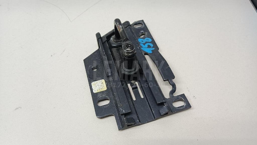 Ответная часть замка капота