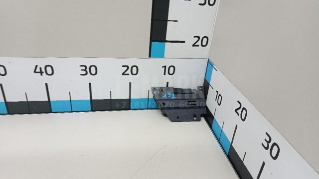 Ответная часть замка капота