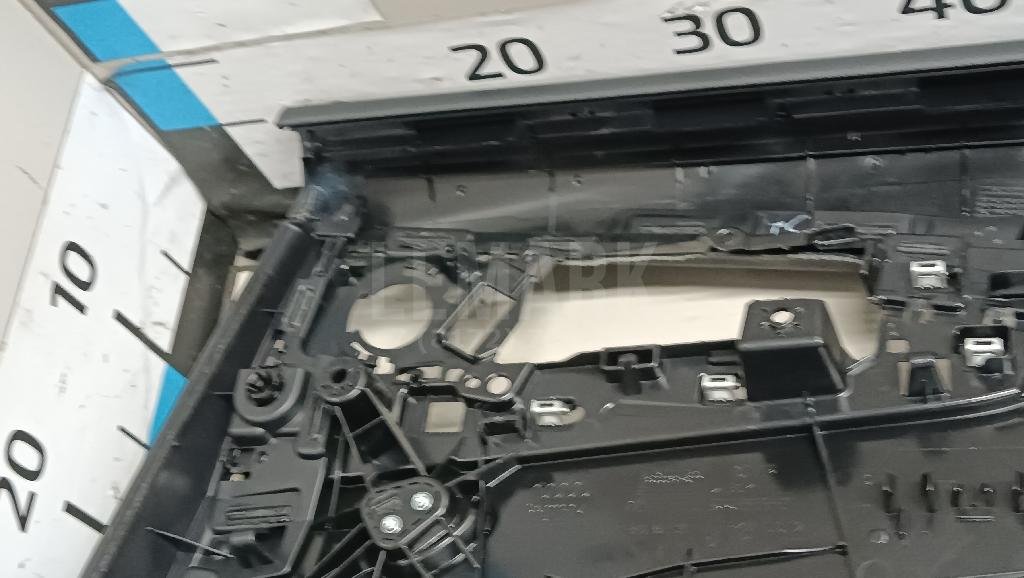 Обшивка двери задней левой