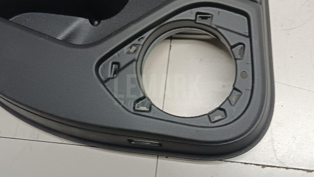 Обшивка двери задней левой