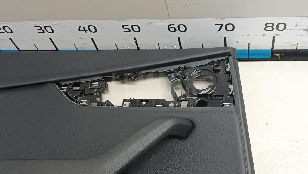 Обшивка двери задней левой