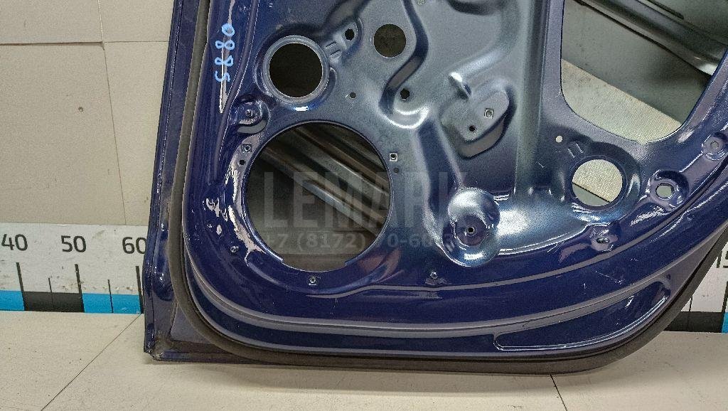 Дверь задняя правая