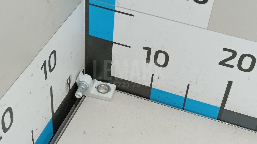 Петля двери