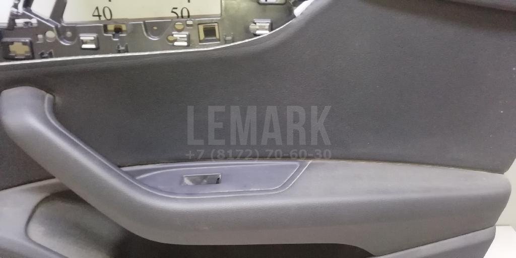 Обшивка двери передней правой