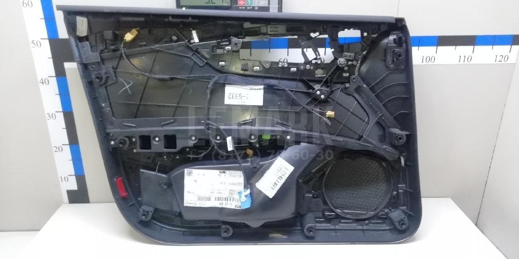 Обшивка двери передней правой