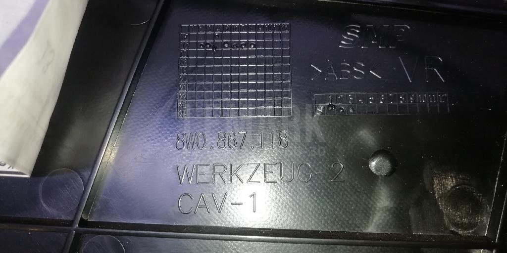 Обшивка двери передней правой