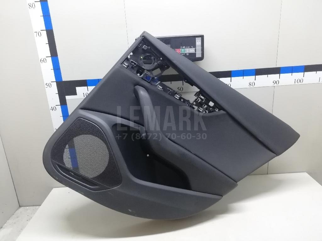 Обшивка двери задней правой