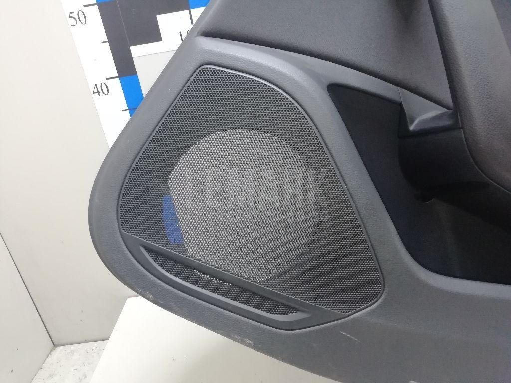 Обшивка двери задней правой