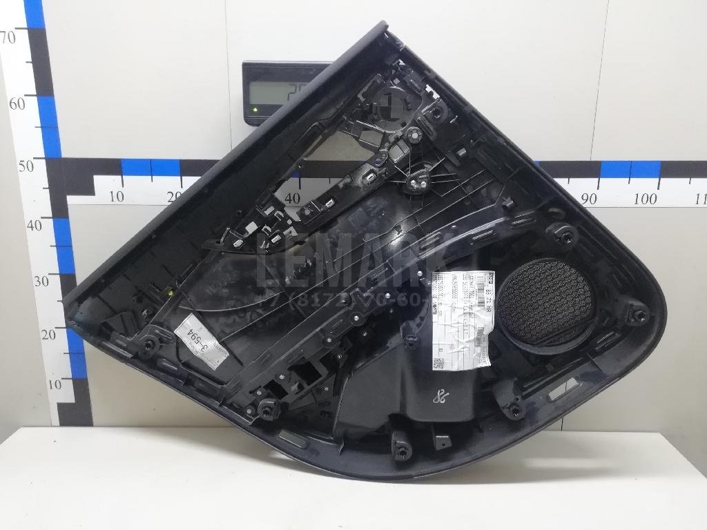 Обшивка двери задней правой