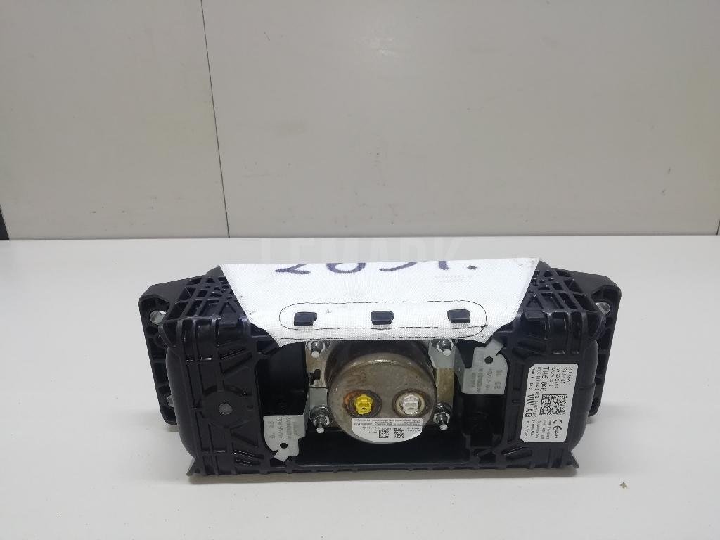 Подушка безопасности пассажирская (в торпедо)