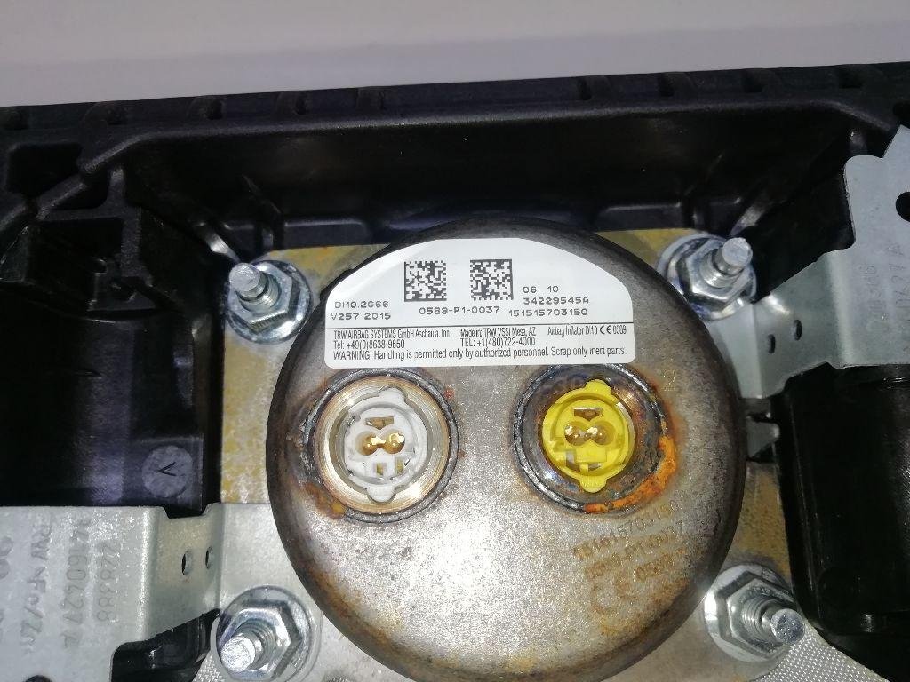 Подушка безопасности пассажирская (в торпедо)