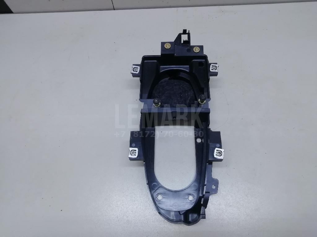 Кронштейн крепления подлокотника