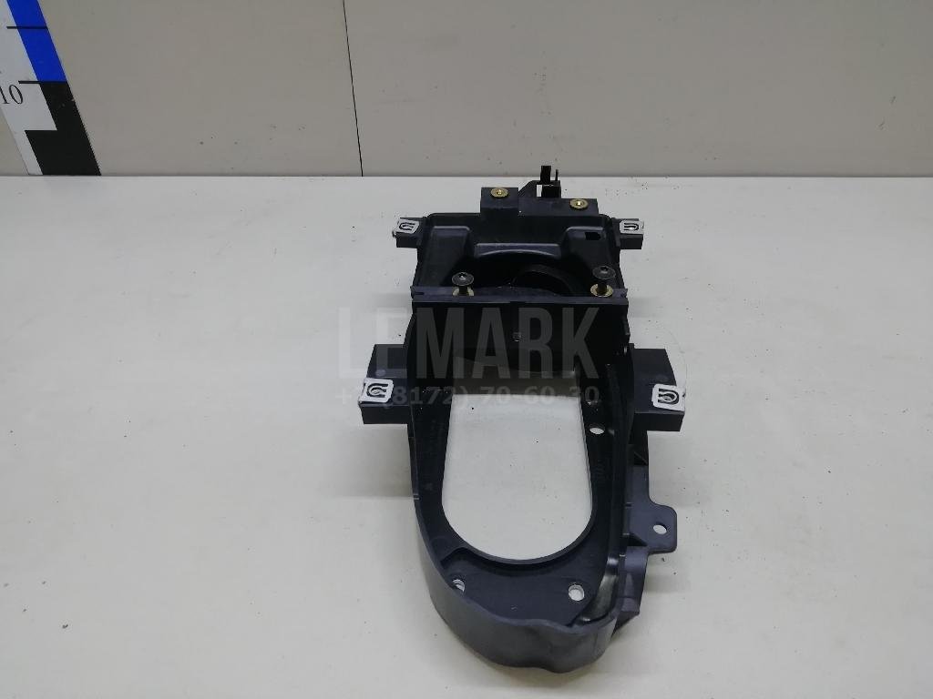 Кронштейн крепления подлокотника