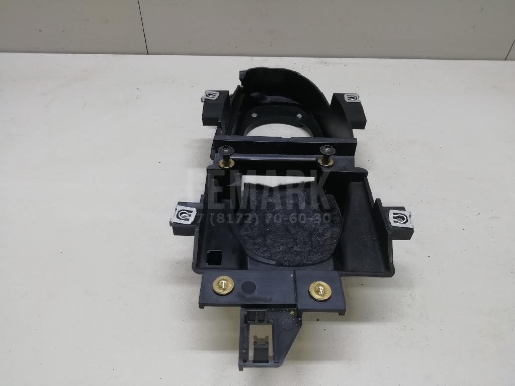 Кронштейн крепления подлокотника