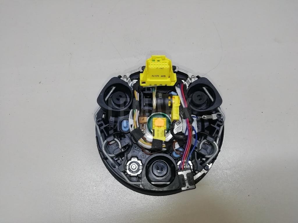 Подушка безопасности в рулевое колесо