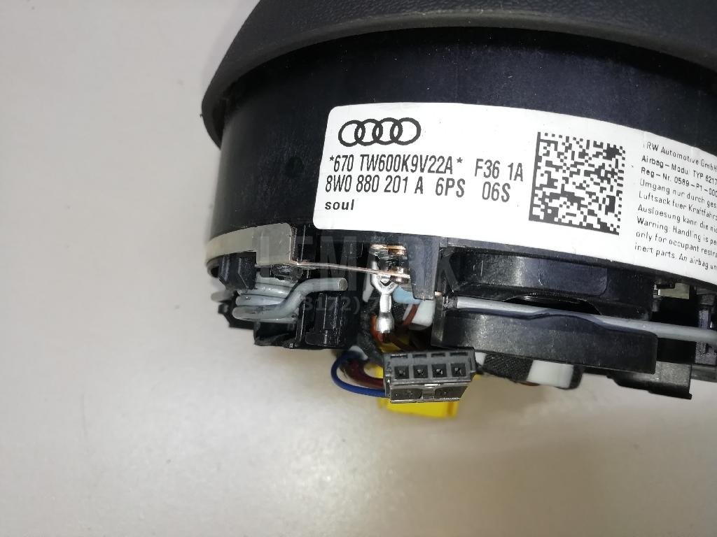 Подушка безопасности в рулевое колесо