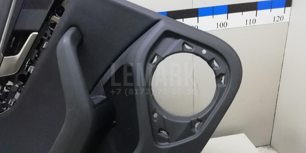 Обшивка двери задней левой