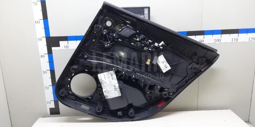 Обшивка двери задней левой