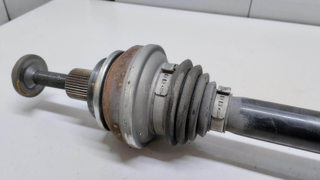 Полуось задняя