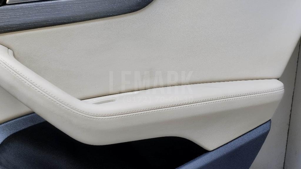 Обшивка двери задней правой