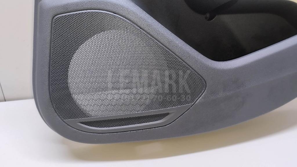 Обшивка двери задней правой