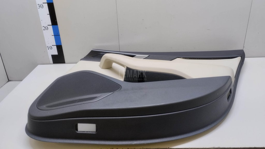 Обшивка двери задней правой