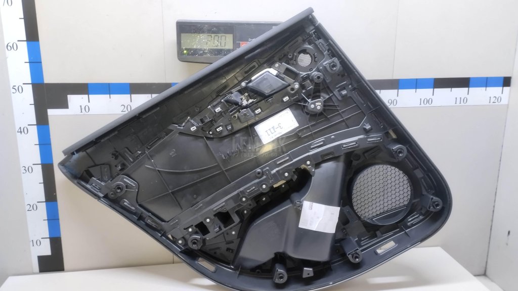 Обшивка двери задней правой