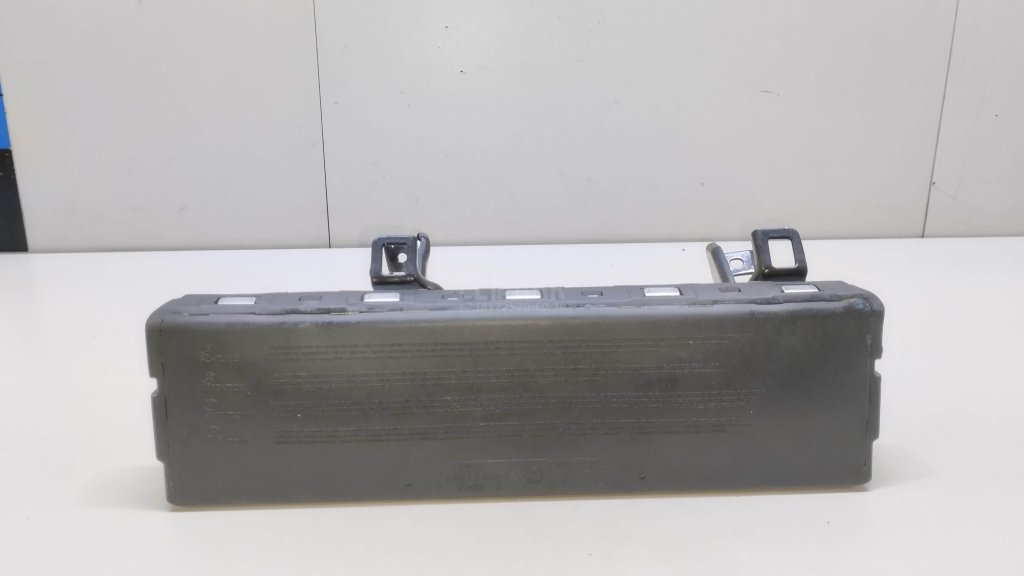 Подушка безопасности нижняя (для колен)