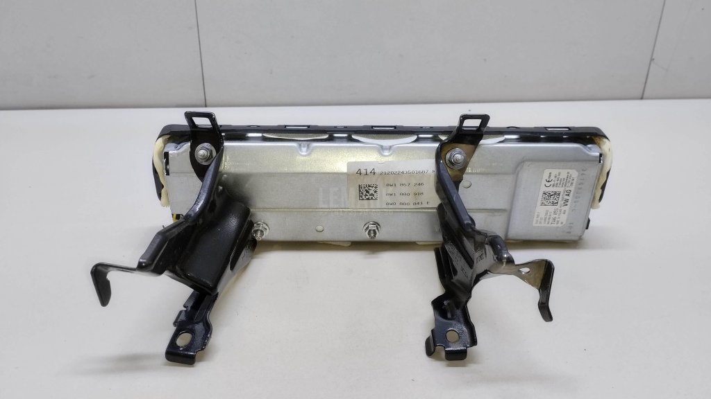 Подушка безопасности нижняя (для колен)