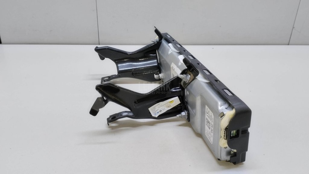 Подушка безопасности нижняя (для колен)