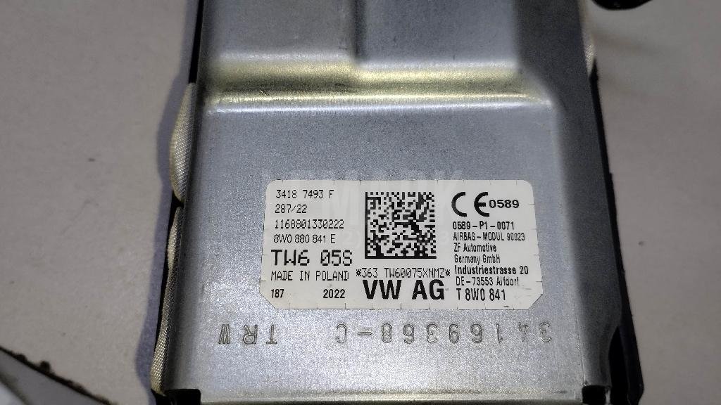 Подушка безопасности нижняя (для колен)