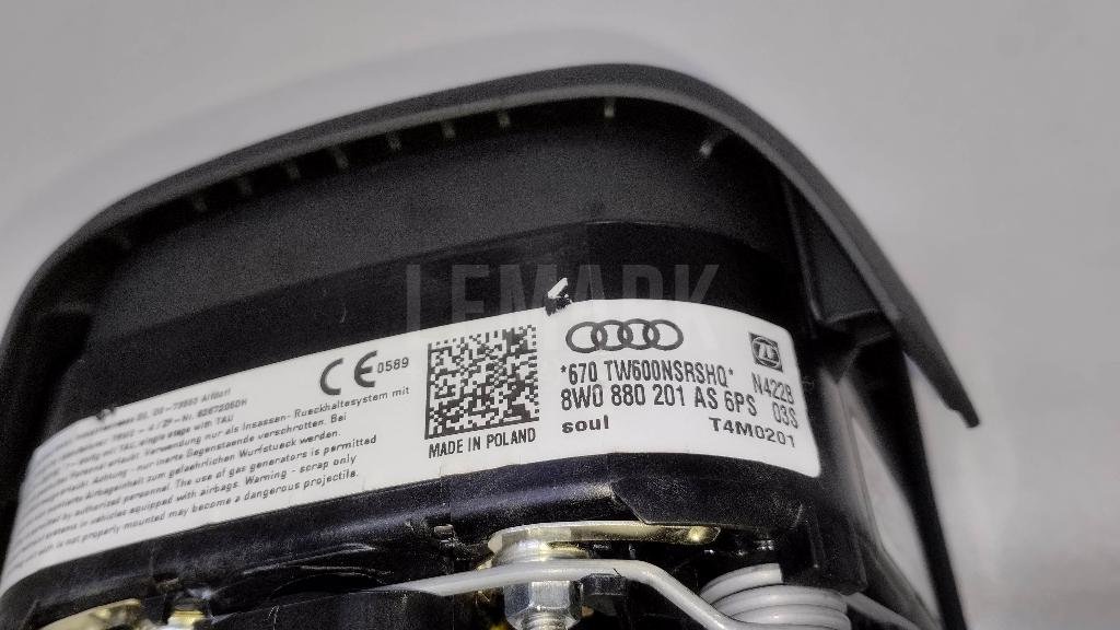 Подушка безопасности в рулевое колесо