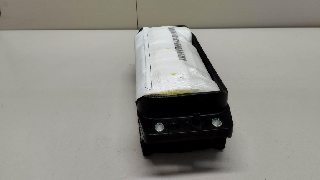 Подушка безопасности пассажирская (в торпедо)