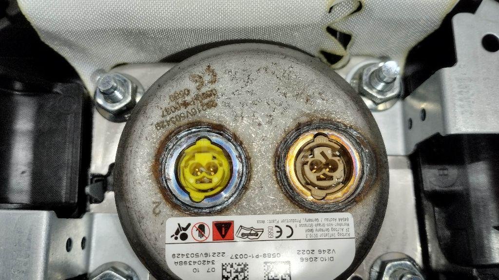 Подушка безопасности пассажирская (в торпедо)