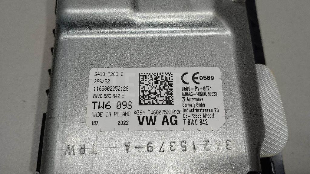 Подушка безопасности нижняя (для колен)